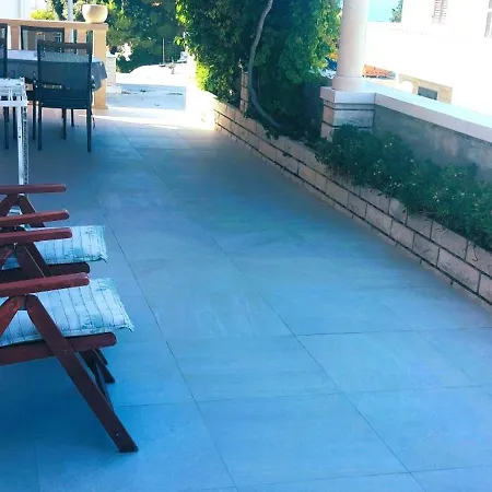 Nela * بوستيرا