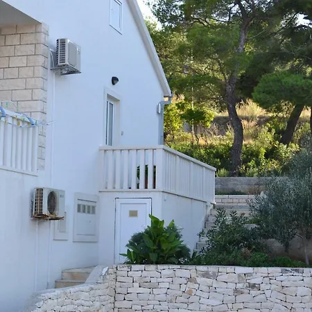 Nela * بوستيرا